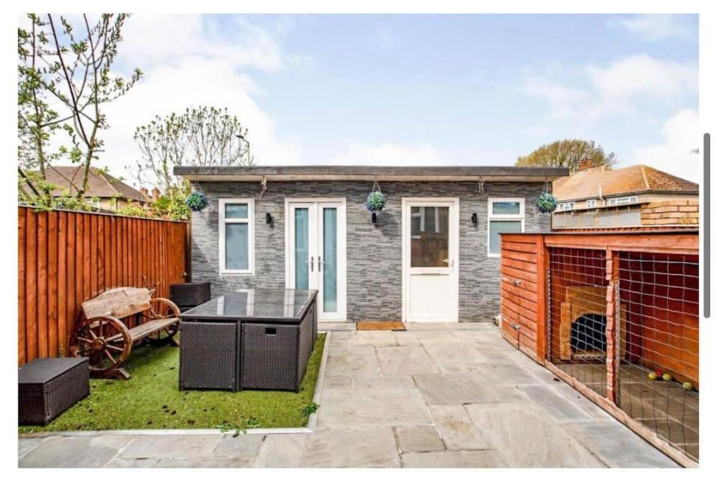 2 Bed - Walking Distance To Harry Potter Studio Watford  Buitenkant foto